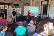 Realizan charla informativa sobre líneas de microcréditos en el Salón Blanco