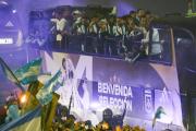 “Gracias”: una multitud saludó a la Selección argentina afuera de Ezeiza