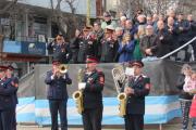 La comunidad acompañó el desfile por los 80 años de los Bomberos