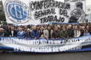 Endeudados: la CGT y movimientos sociales marcharon a Economía