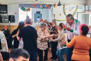 La Residencia de Adultos Mayores celebró la primavera con música y juegos