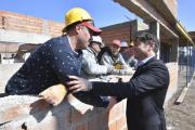 Kicillof desembarca en Casares y Nueve de Julio con obras y escrituras