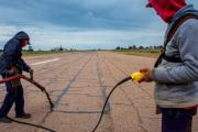 El Municipio inició tareas de sellado en la pista del aeródromo Ñanco Lauquen