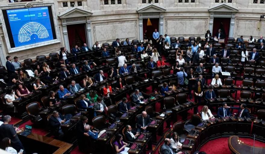 El oficialismo logró quórum y Diputados comienza a tratar la reforma laboral