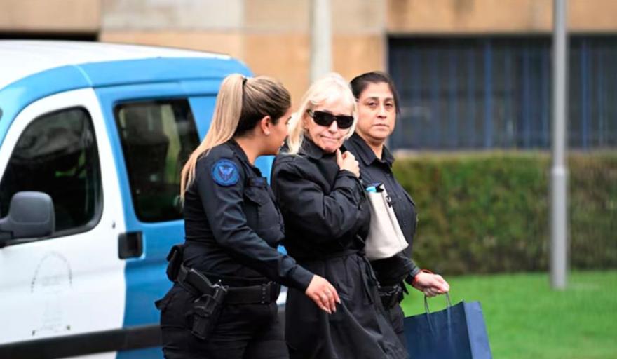 Declararon las jubiladas que le vendieron a Adorni: no recuerdan los detalles de la operación