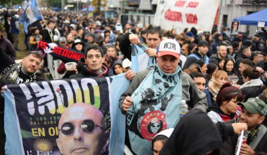 Multitudinaria despedida al Indio Solari en el Parque Domínico de Avellaneda